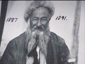 Eski bir Hunzalı Mir Sefdar Han'ın hatları tipik Orta Asya Türk ırkının özelliklerini taşıyor